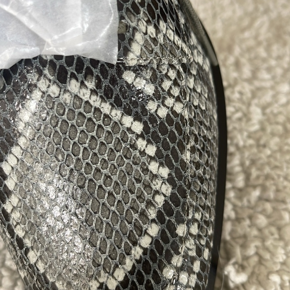 Never Worn - New In Box - image 4